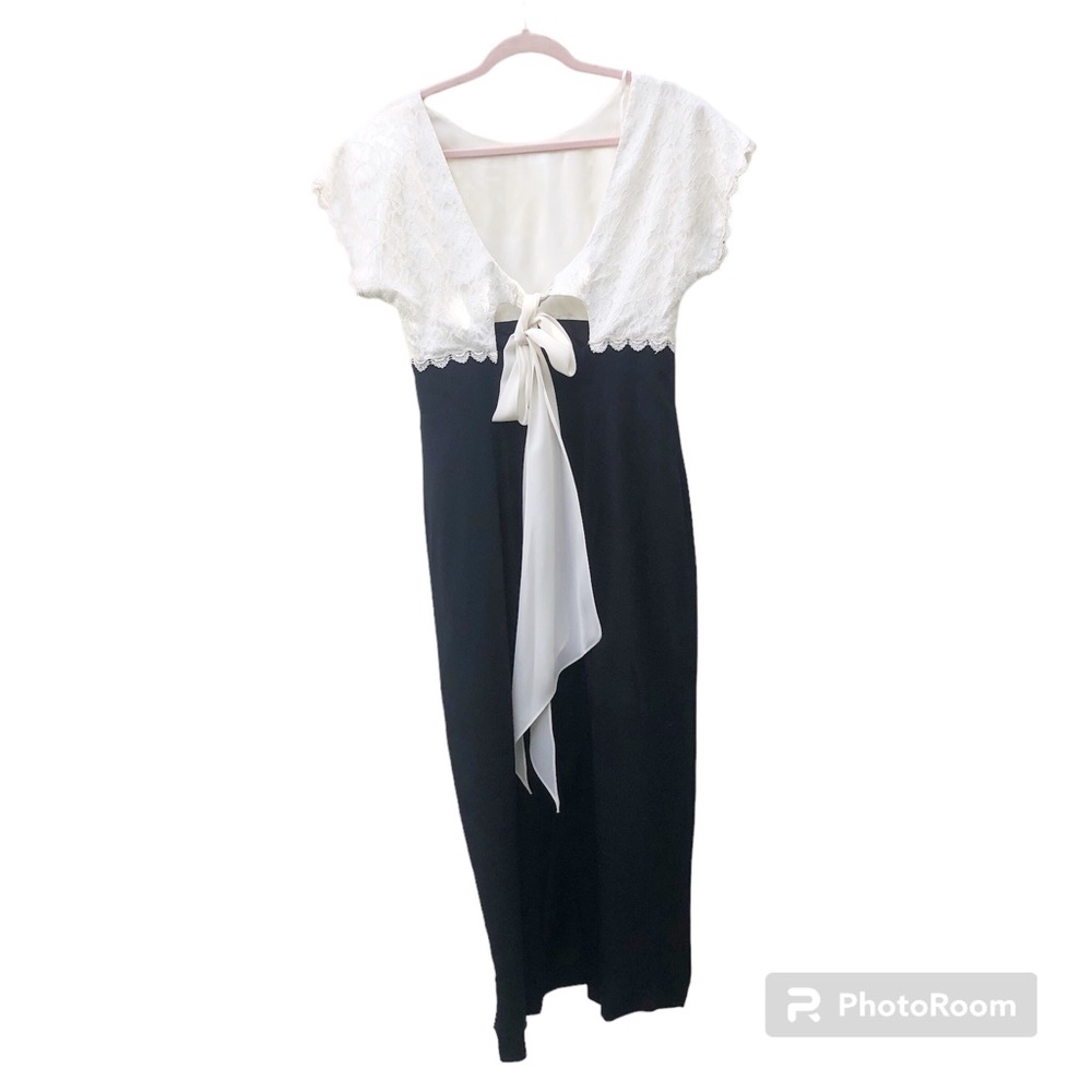 Vintage black & white lace bodice keyhole sash back tie back maxi dress